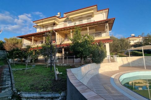 Küçükkuyu’da Site İçerisinde Eşyalı Kiralık 2+1 Daire