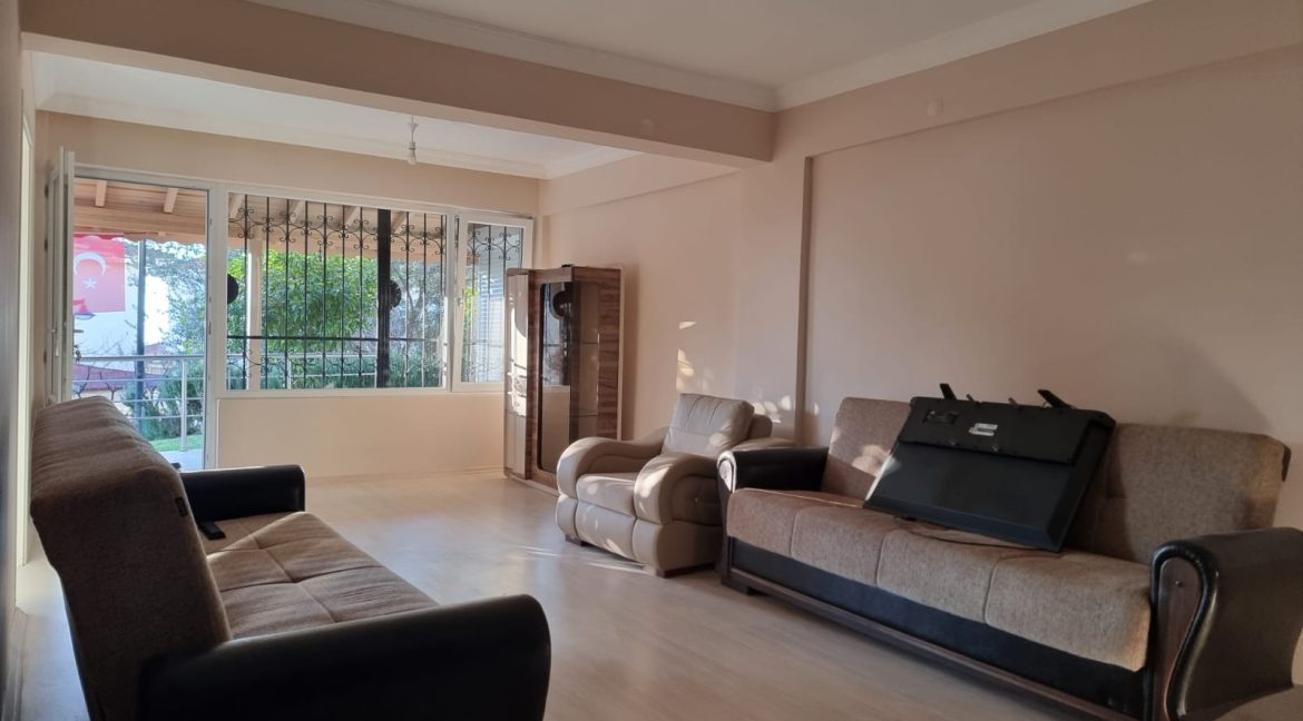 Küçükkuyu’da Site İçerisinde Eşyalı Kiralık 2+1 Daire