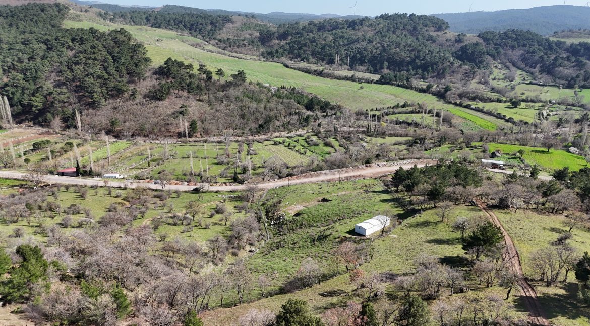 Baharlar Köyü’nde Satılık 8527 m² Tarla