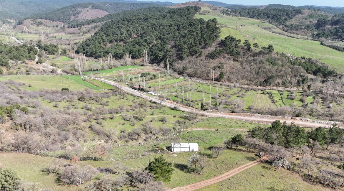 Baharlar Köyü’nde Satılık 8527 m² Tarla