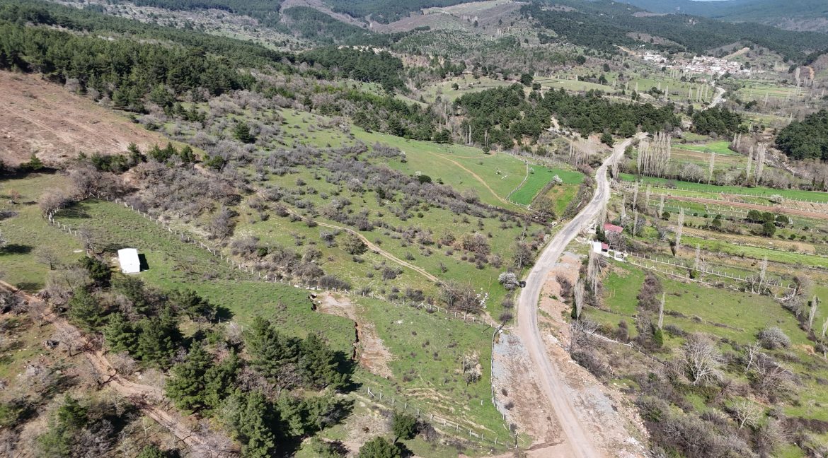 Baharlar Köyü’nde Satılık 8527 m² Tarla