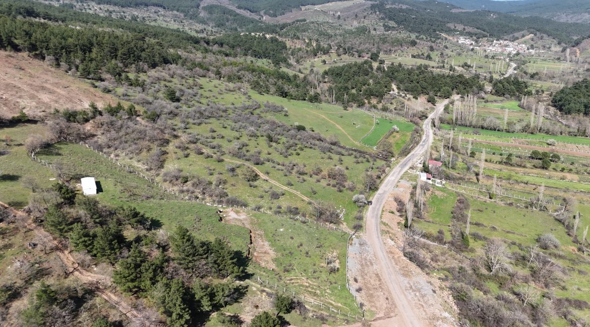 Baharlar Köyü’nde Satılık 8527 m² Tarla