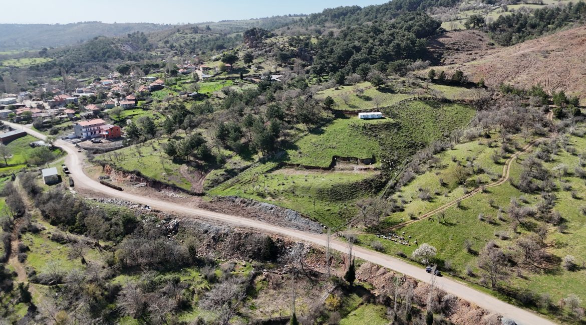 Baharlar Köyü’nde Satılık 8527 m² Tarla