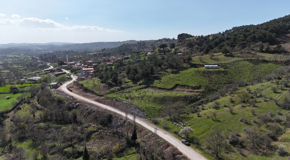 Baharlar Köyü’nde Satılık 8527 m² Tarla