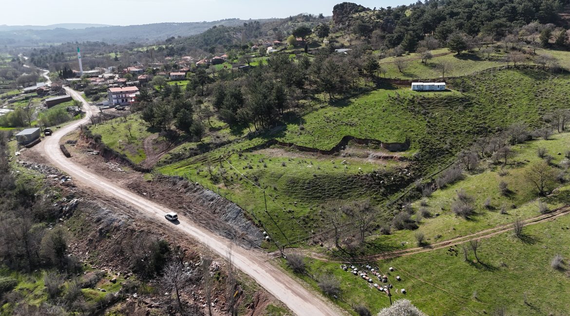 Baharlar Köyü’nde Satılık 8527 m² Tarla