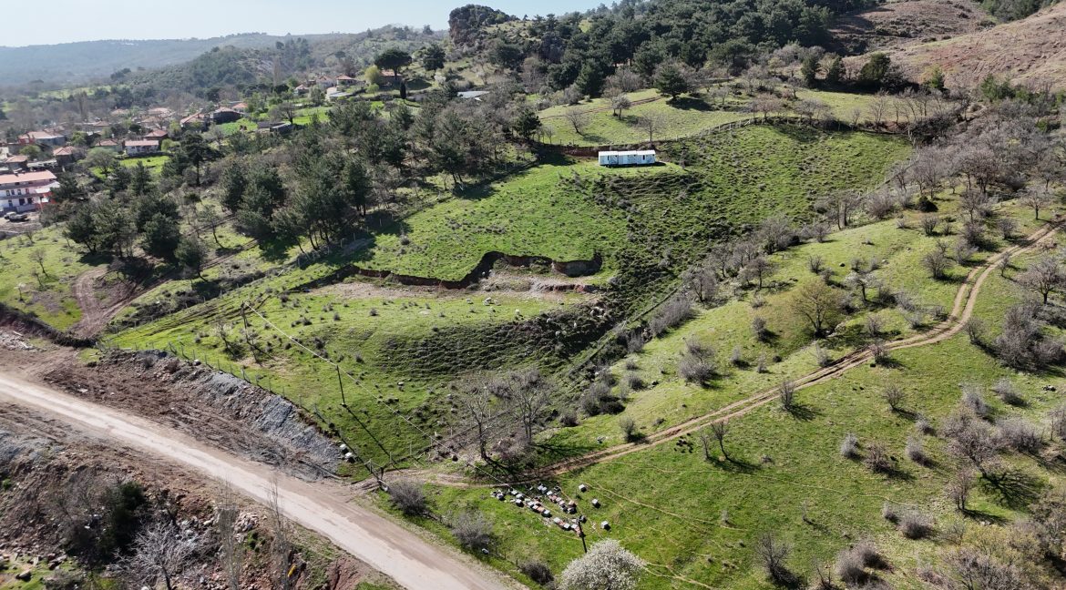 Baharlar Köyü’nde Satılık 8527 m² Tarla