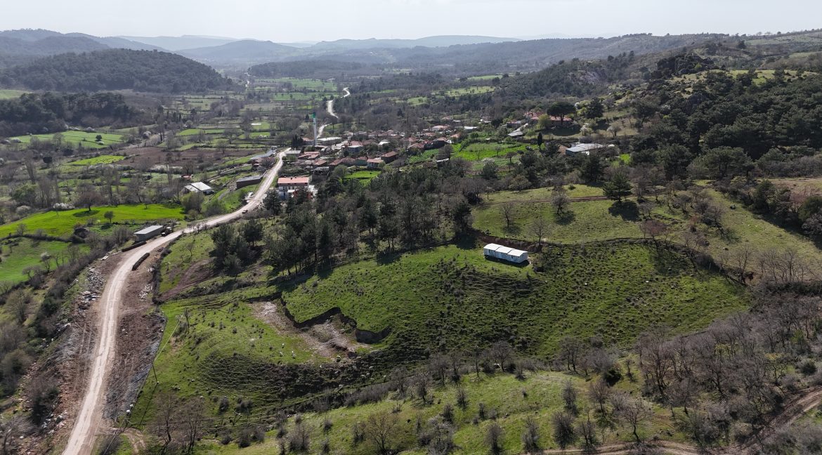 Baharlar Köyü’nde Satılık 8527 m² Tarla