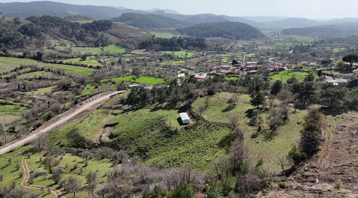 Baharlar Köyü’nde Satılık 8527 m² Tarla