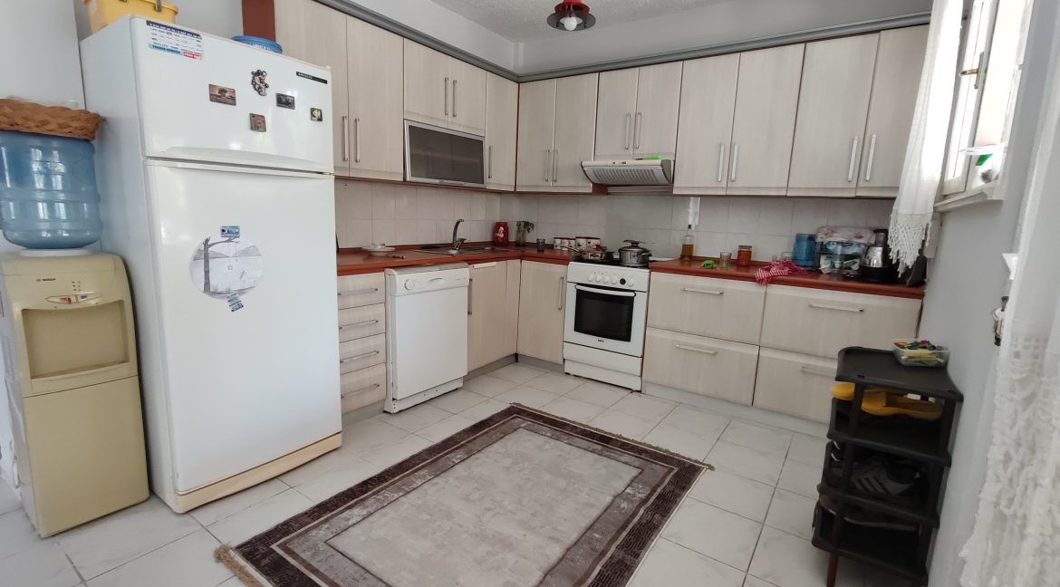 Küçükkuyu'da Satılık 4+1 Tamamen Müstakil Ev (1)