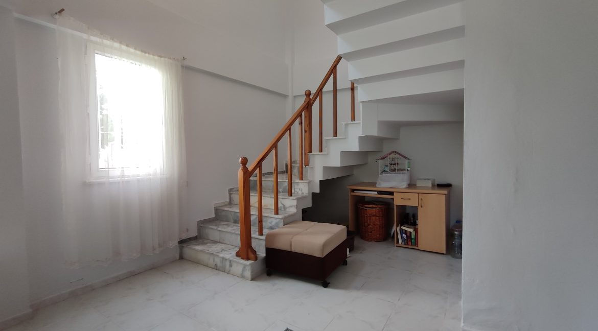 Küçükkuyu'da Satılık 4+1 Tamamen Müstakil Ev (12)