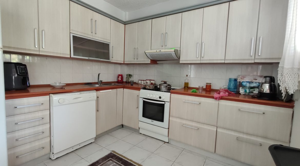 Küçükkuyu'da Satılık 4+1 Tamamen Müstakil Ev (2)