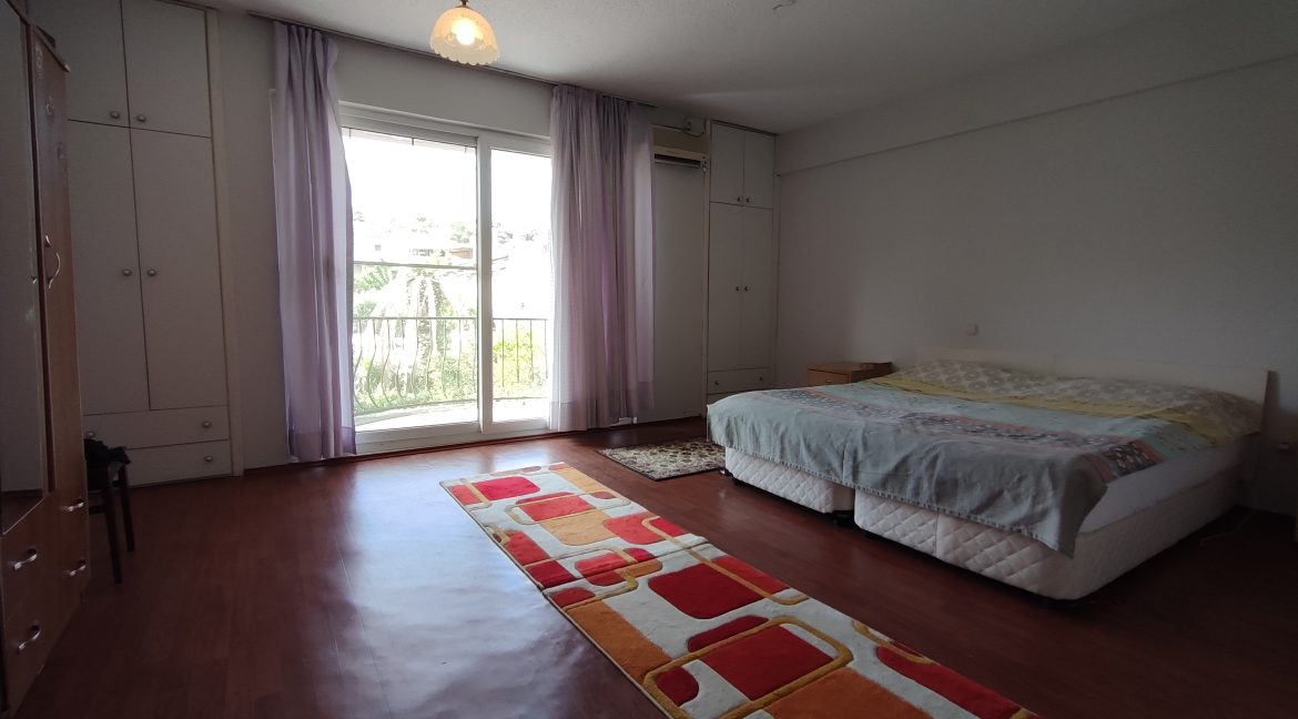 Küçükkuyu'da Satılık 4+1 Tamamen Müstakil Ev (21)