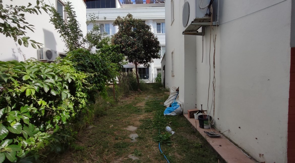 Küçükkuyu'da Satılık 4+1 Tamamen Müstakil Ev (28)