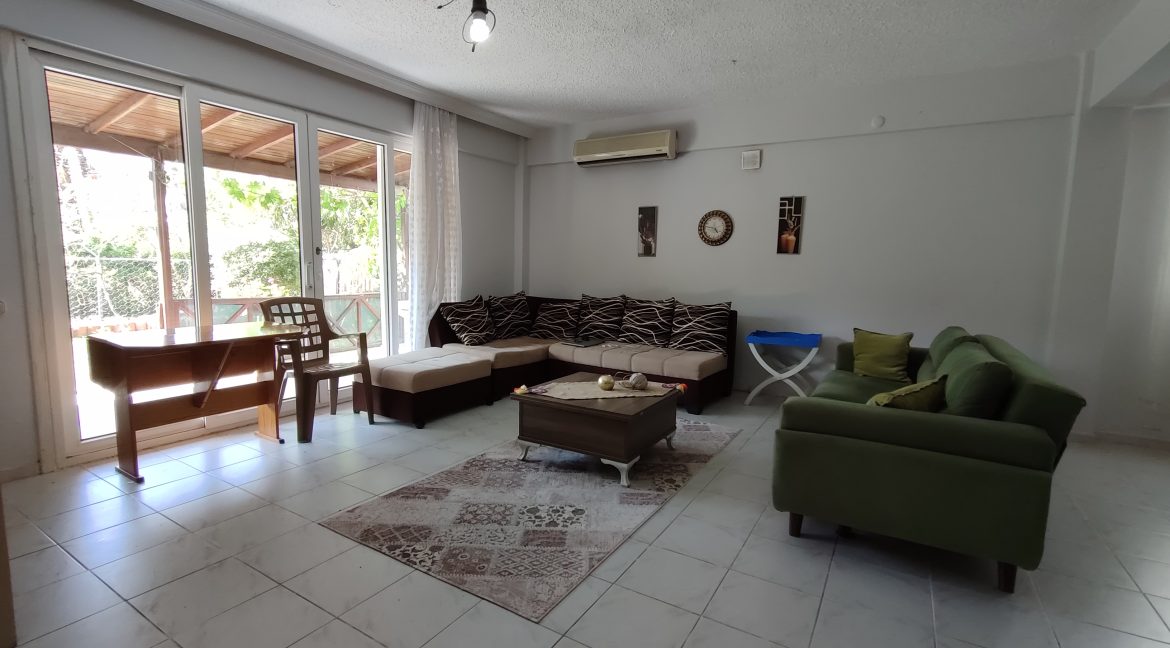 Küçükkuyu'da Satılık 4+1 Tamamen Müstakil Ev (3)