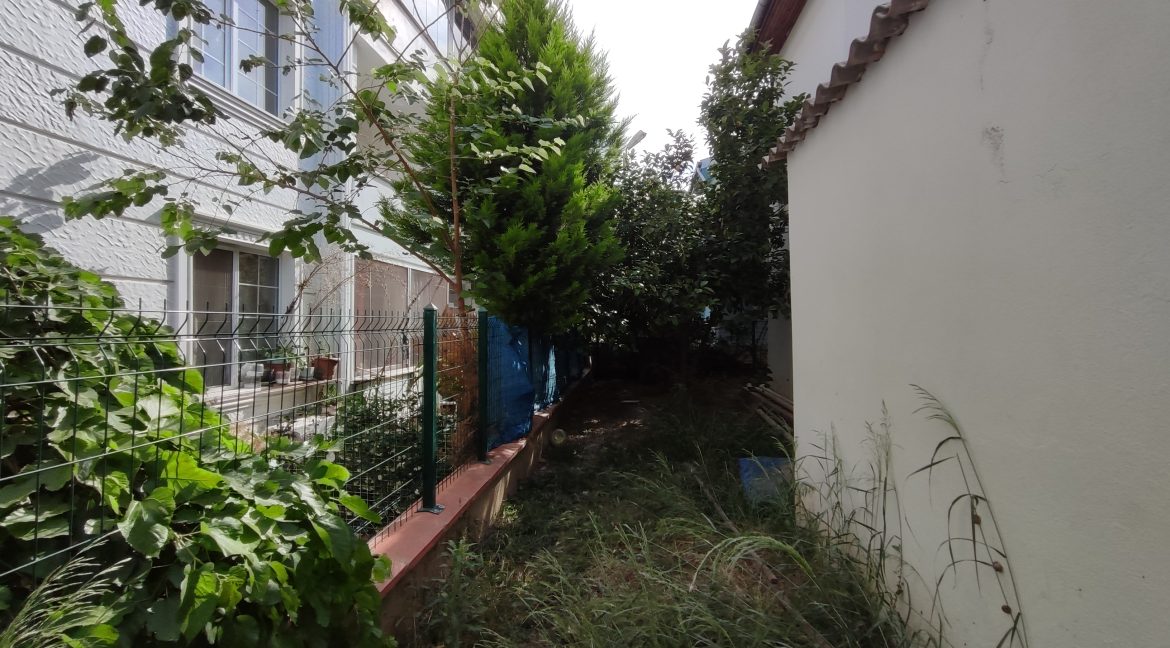 Küçükkuyu'da Satılık 4+1 Tamamen Müstakil Ev (30)