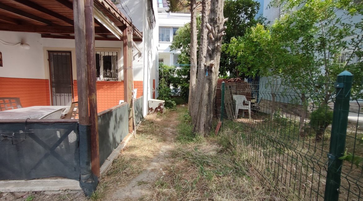 Küçükkuyu'da Satılık 4+1 Tamamen Müstakil Ev (32)