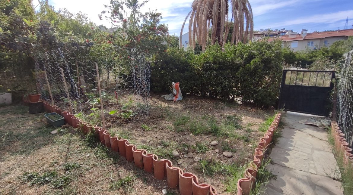 Küçükkuyu'da Satılık 4+1 Tamamen Müstakil Ev (34)