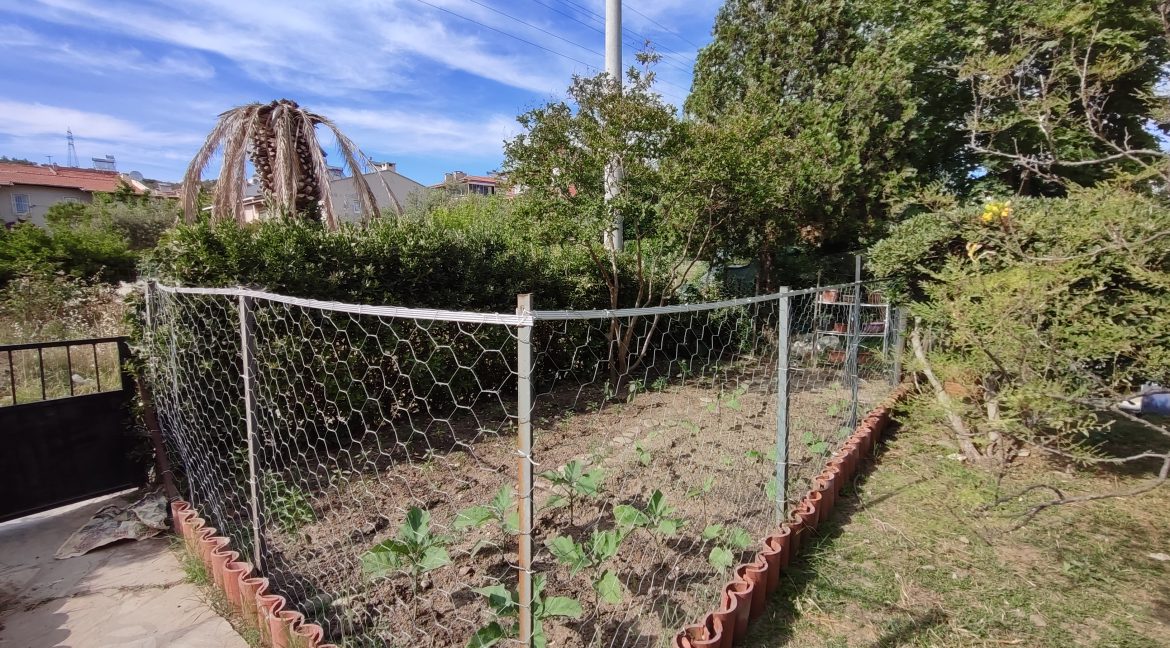 Küçükkuyu'da Satılık 4+1 Tamamen Müstakil Ev (35)