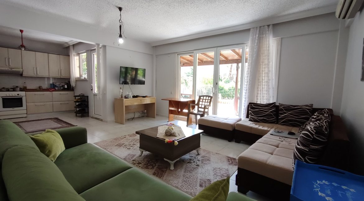 Küçükkuyu'da Satılık 4+1 Tamamen Müstakil Ev (4)