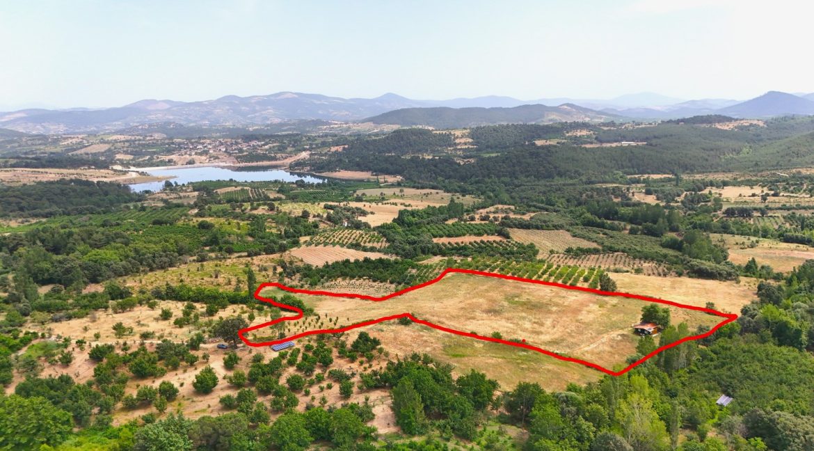 Bayramiç'te Satılık 27.343 m² Çiftlik Evi