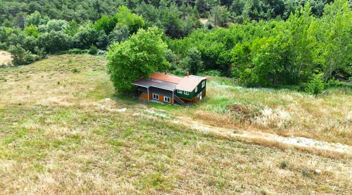 Bayramiç'te Satılık 27.343 m² Çiftlik Evi