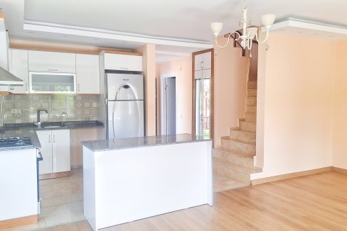 Narlı’da Kiralık Site İçinde 3+1 İkiz Villa