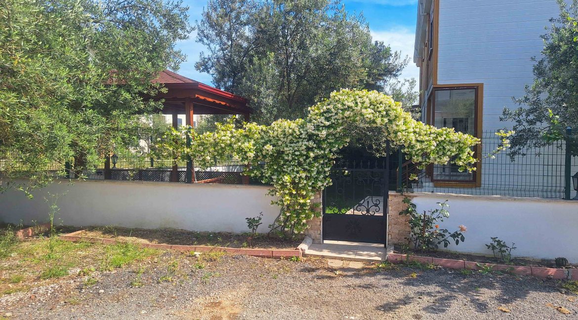 Narlı’da Kiralık Site İçinde 3+1 İkiz Villa