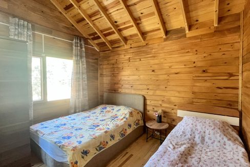 Arıklı Sahili'nde Satılık 2+1 Ahşap Ev ve Zeytinlik (15)