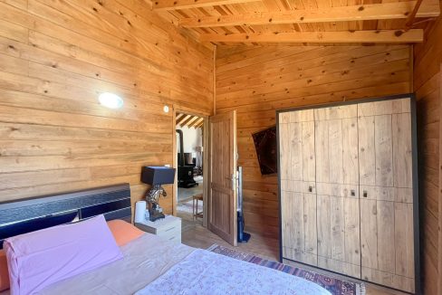 Arıklı Sahili'nde Satılık 2+1 Ahşap Ev ve Zeytinlik (20)