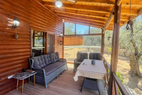 Arıklı Sahili'nde Satılık 2+1 Ahşap Ev ve Zeytinlik (6)