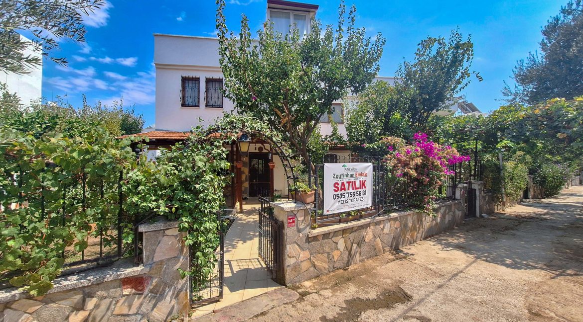 Narlı’da Doğa İçerisinde Satılık Tripleks Villa