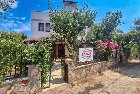 Narlı’da Doğa İçerisinde Satılık Tripleks Villa