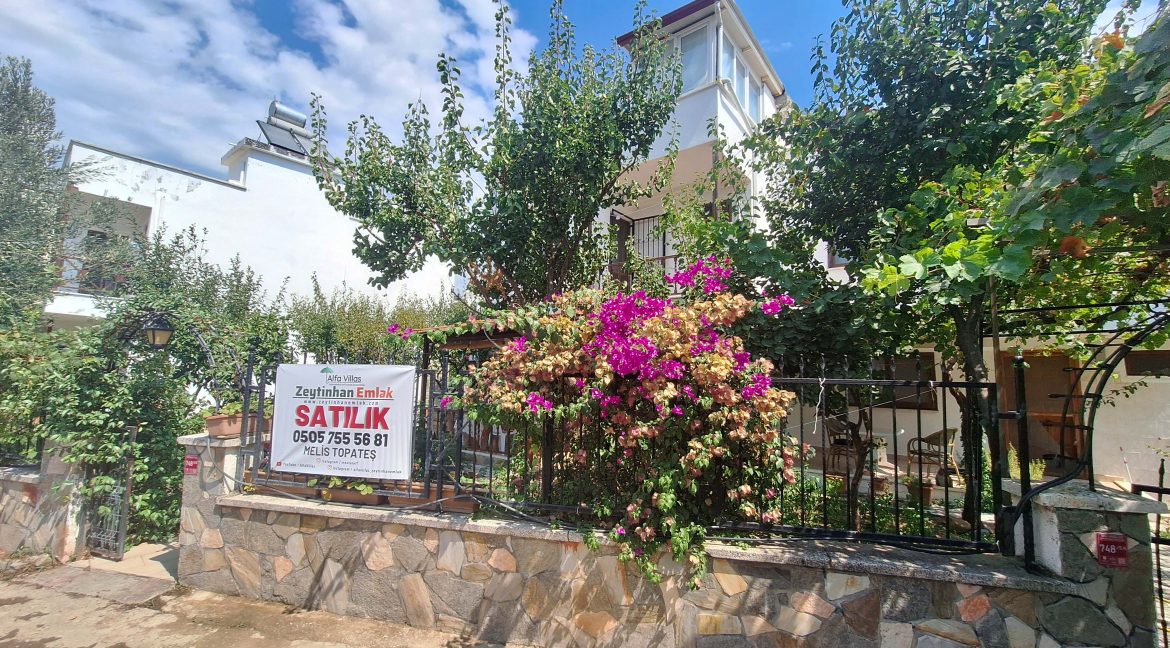 Narlı’da Doğa İçerisinde Satılık Tripleks Villa