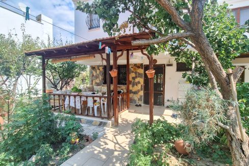 Narlı’da Doğa İçerisinde Satılık Tripleks Villa