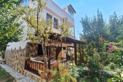 Narlı’da Doğa İçerisinde Satılık Tripleks Villa