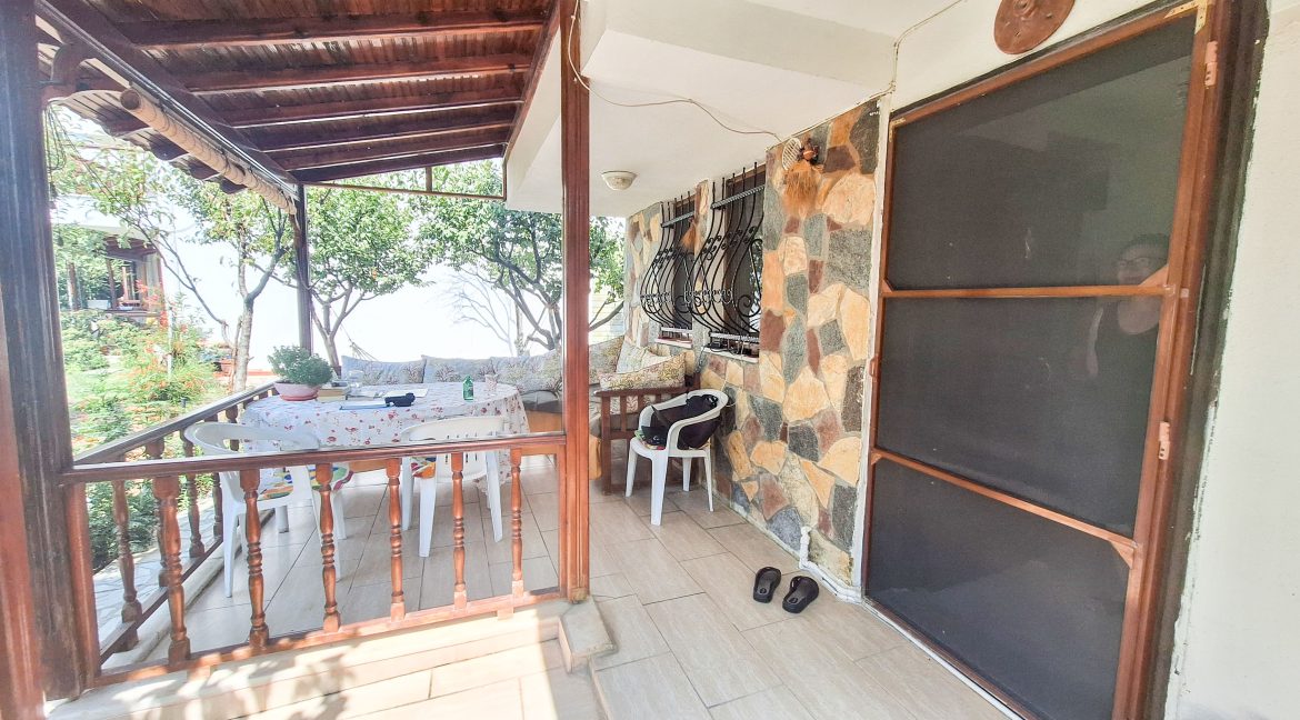 Narlı’da Doğa İçerisinde Satılık Tripleks Villa