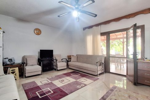 Narlı’da Doğa İçerisinde Satılık Tripleks Villa