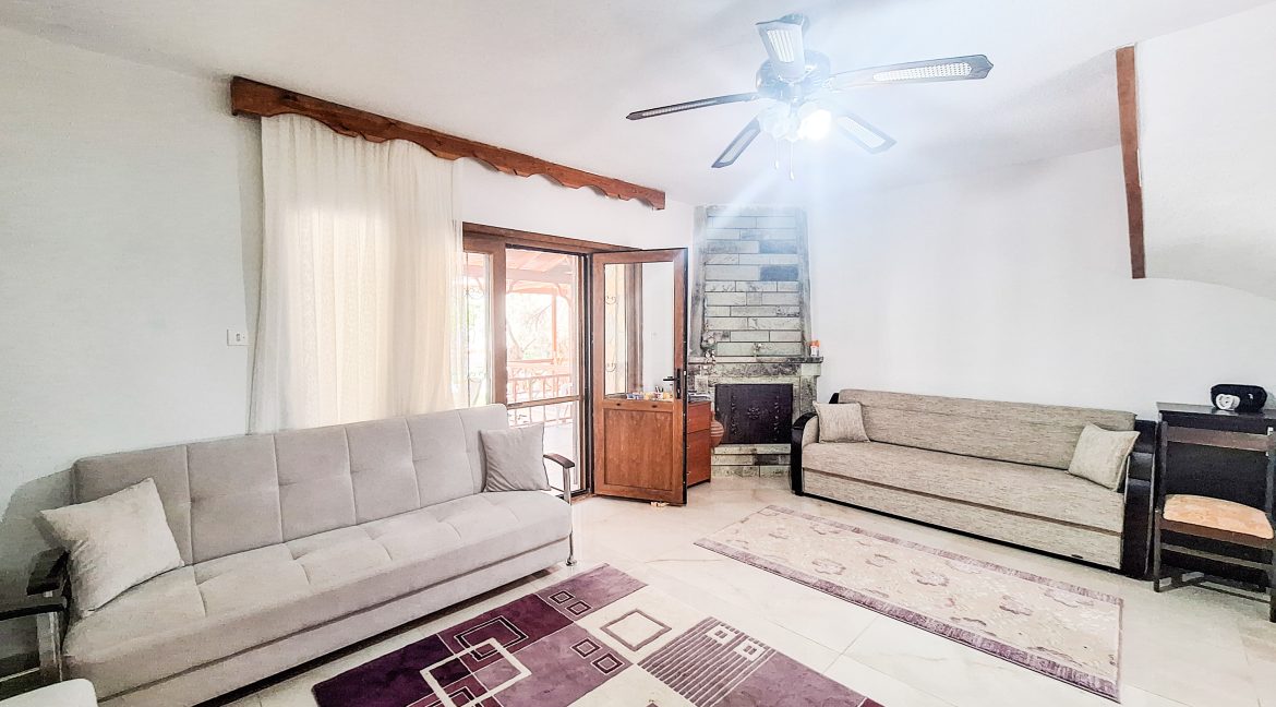 Narlı’da Doğa İçerisinde Satılık Tripleks Villa