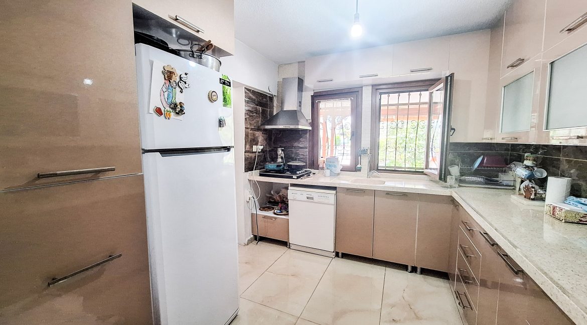 Narlı’da Doğa İçerisinde Satılık Tripleks Villa