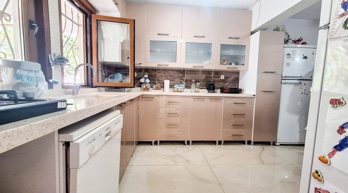 Narlı’da Doğa İçerisinde Satılık Tripleks Villa