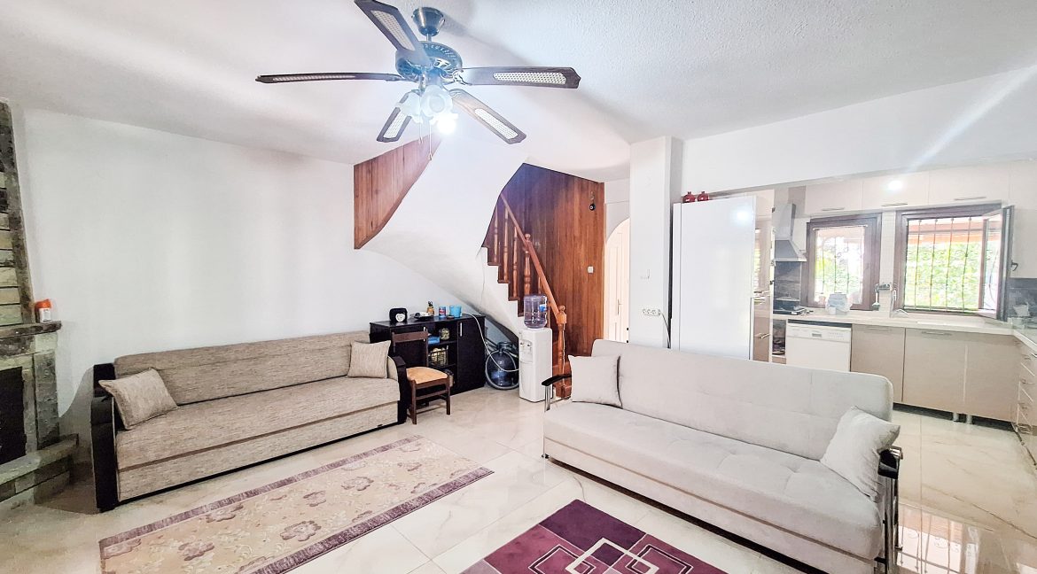 Narlı’da Doğa İçerisinde Satılık Tripleks Villa