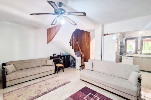 Narlı’da Doğa İçerisinde Satılık Tripleks Villa