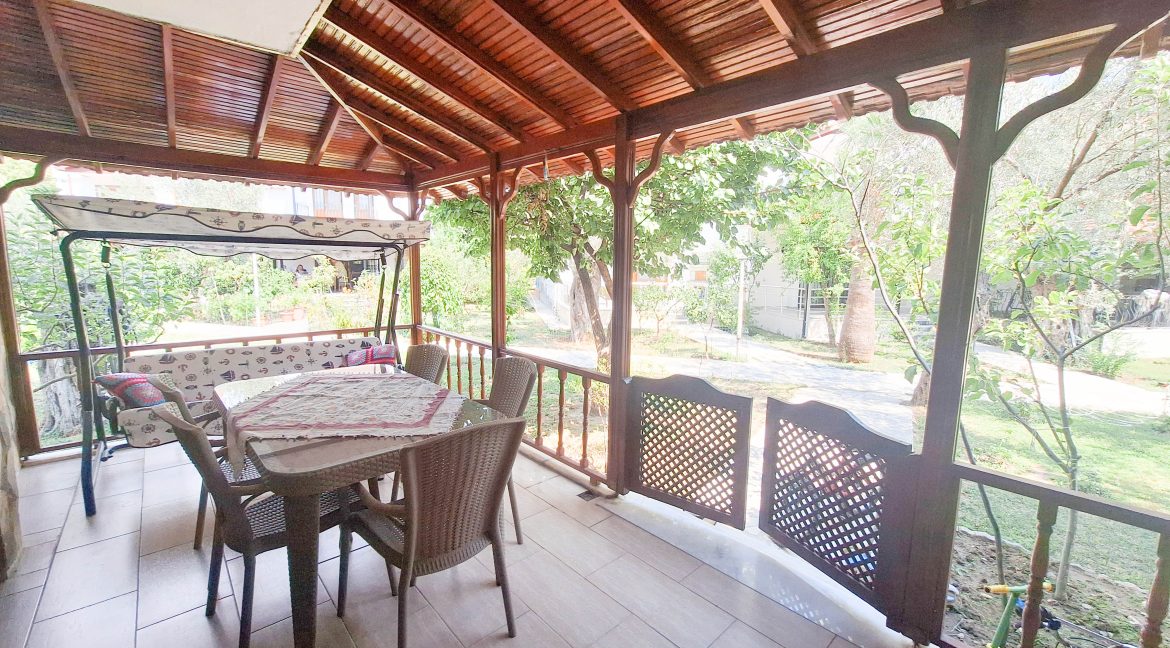 Narlı’da Doğa İçerisinde Satılık Tripleks Villa