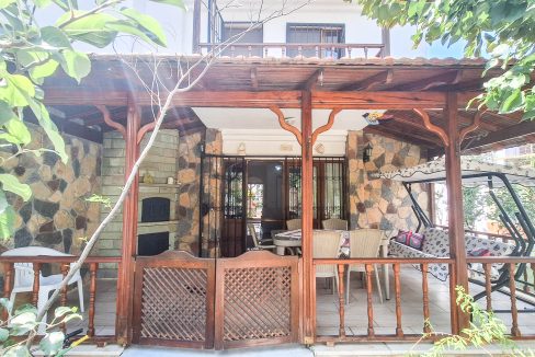 Narlı’da Doğa İçerisinde Satılık Tripleks Villa