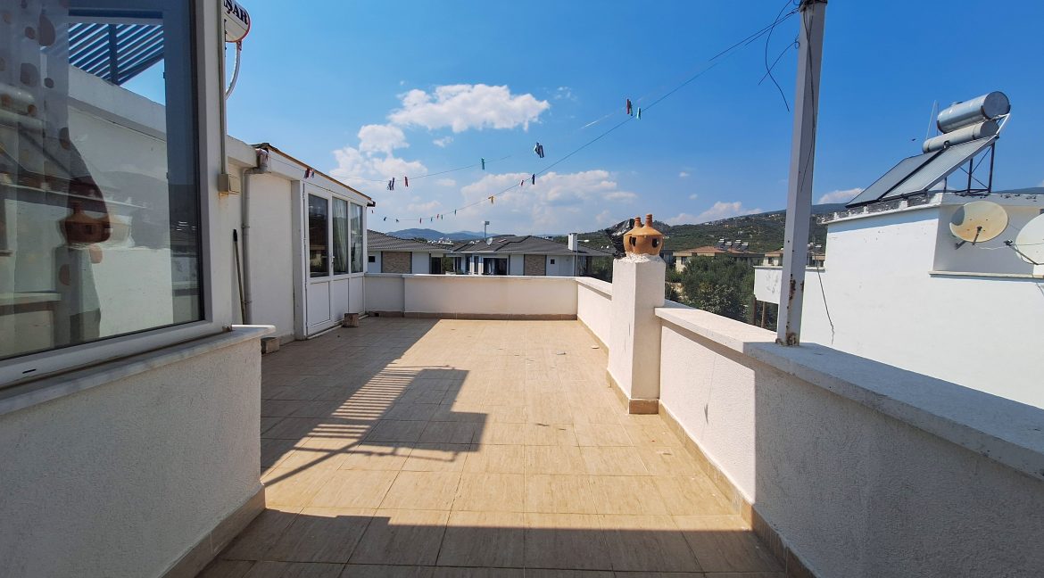 Narlı’da Doğa İçerisinde Satılık Tripleks Villa