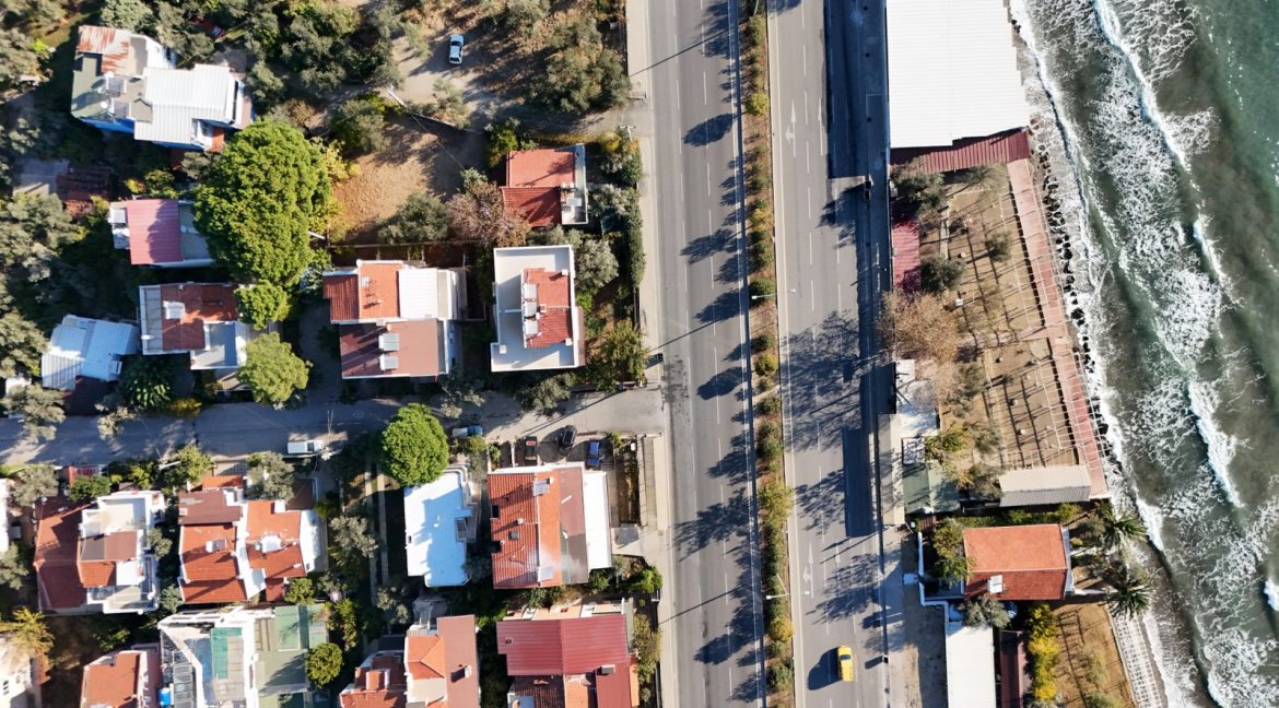 Küçükkuyu'da Satılık Özel Plajlı Müstakil Bina