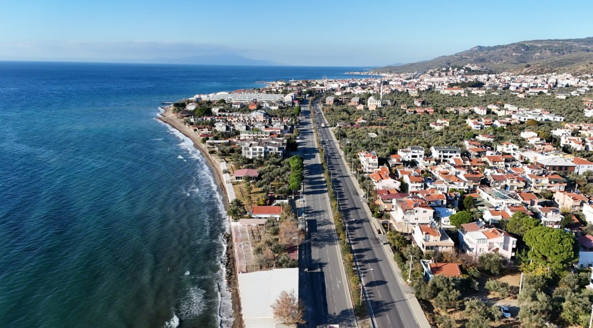 Küçükkuyu'da Satılık Özel Plajlı Müstakil Bina