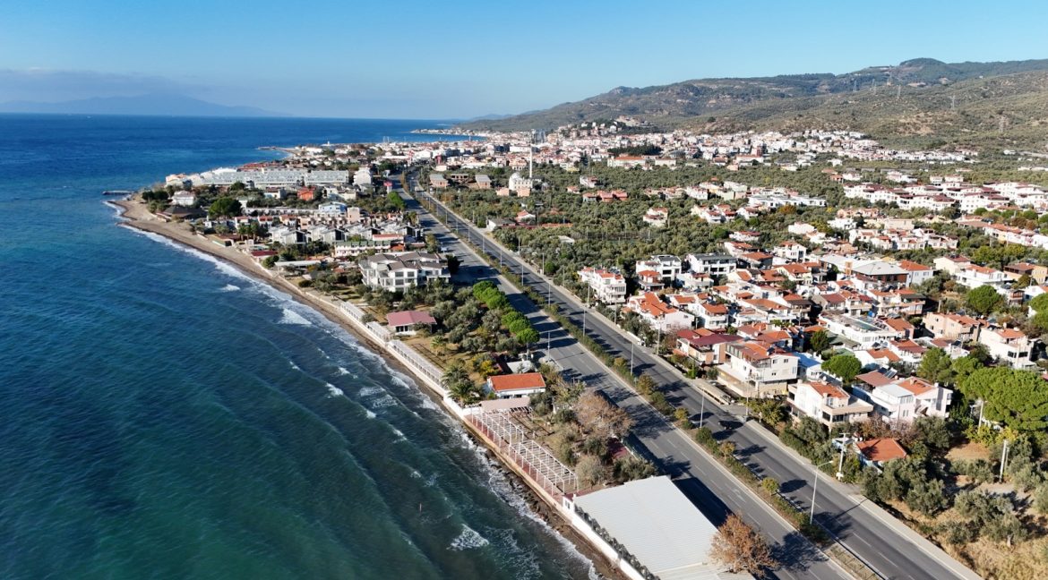 Küçükkuyu'da Satılık Özel Plajlı Müstakil Bina