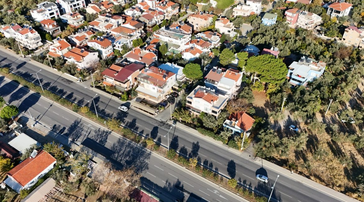 Küçükkuyu'da Satılık Özel Plajlı Müstakil Bina