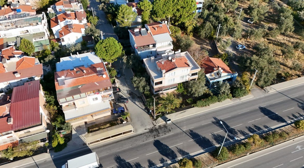 Küçükkuyu'da Satılık Özel Plajlı Müstakil Bina